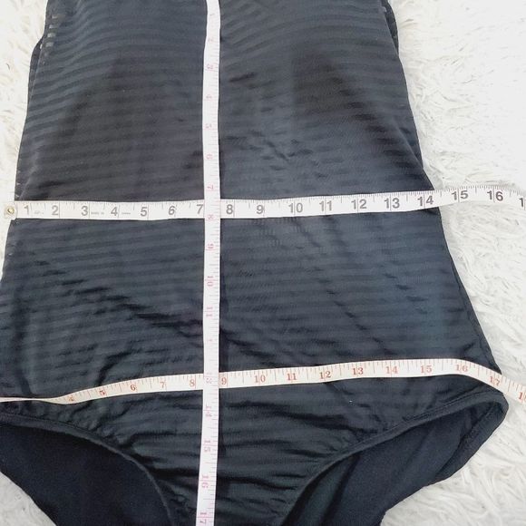 4x$25 Catalina new black onepiece mesh lined bathingsuit size 12 - Picture 9 of 10